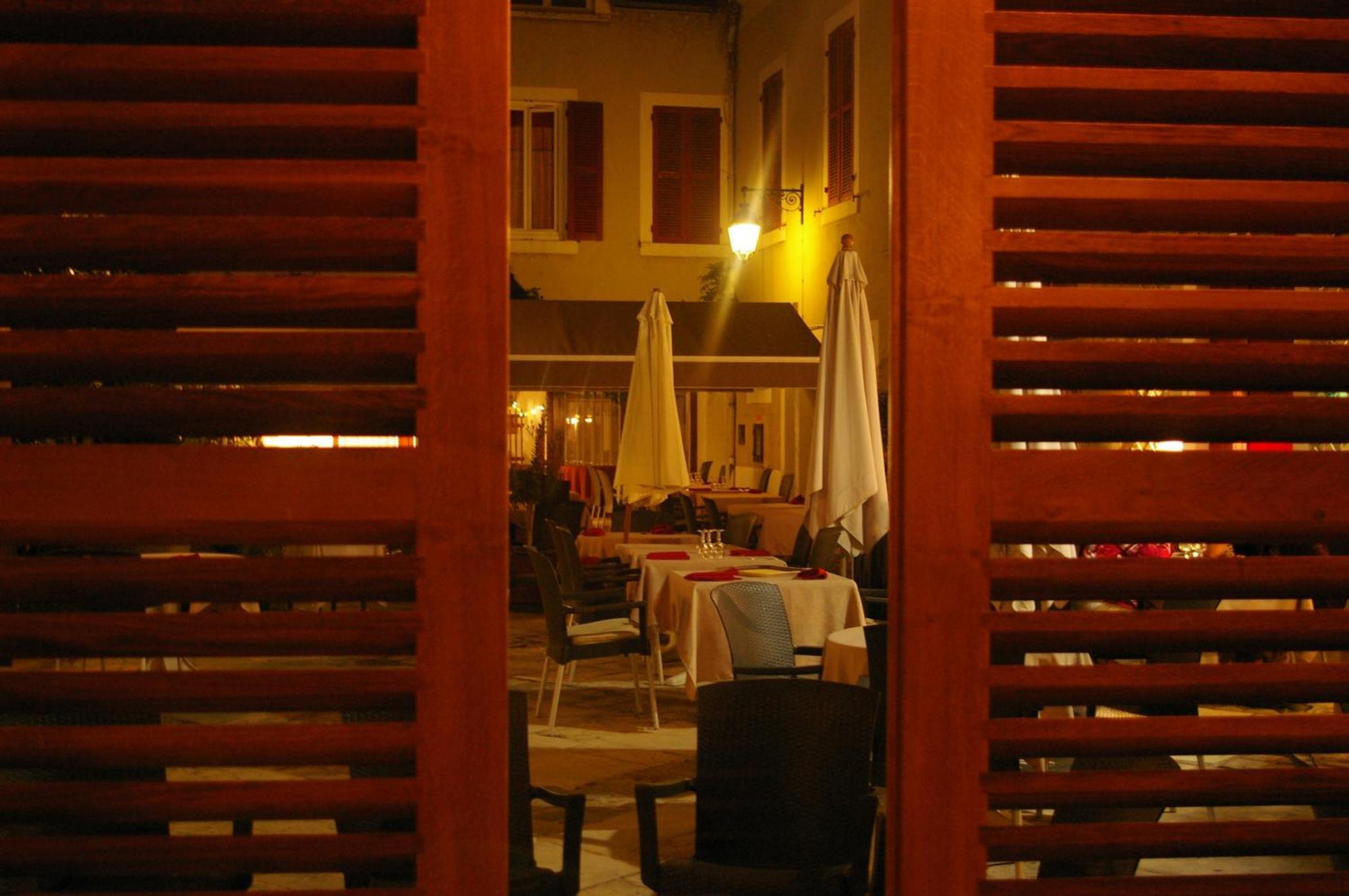 Logis Hotel Le Cheval Noir Argenton Sur Creuse Eksteriør billede