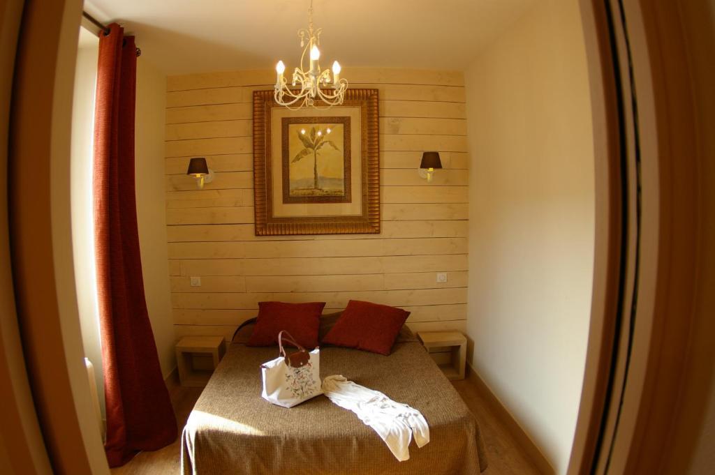 Logis Hotel Le Cheval Noir Argenton Sur Creuse Værelse billede