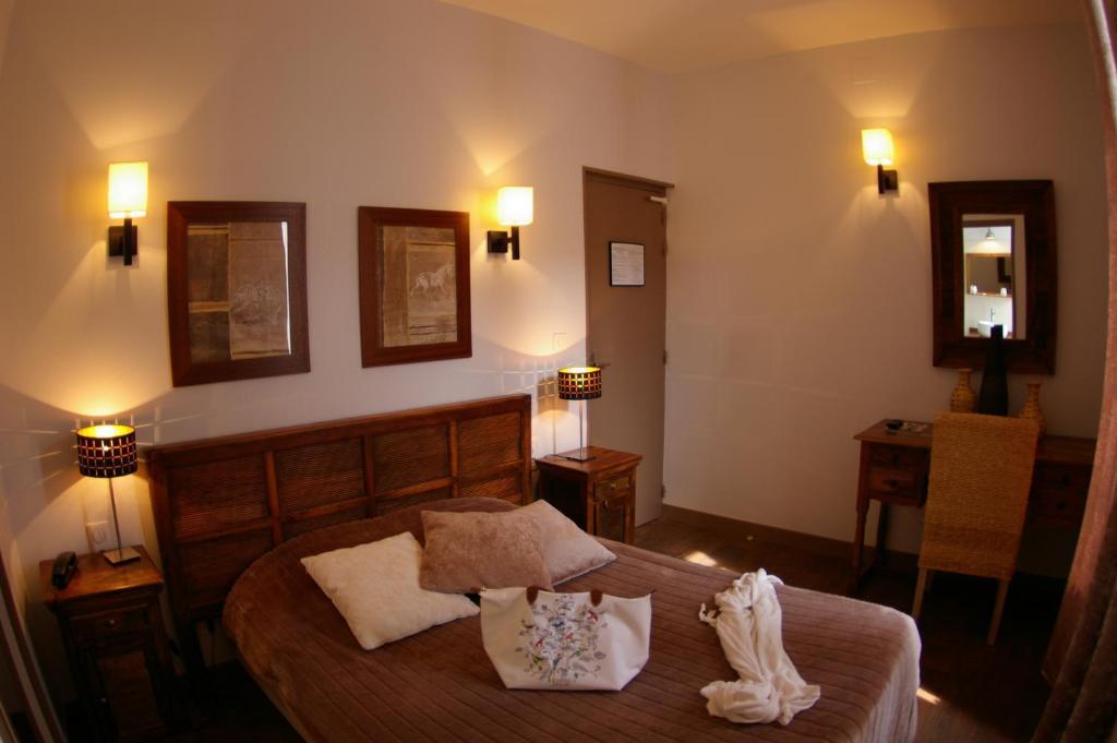 Logis Hotel Le Cheval Noir Argenton Sur Creuse Værelse billede