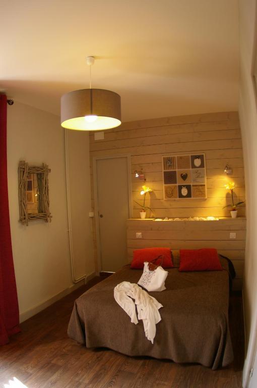Logis Hotel Le Cheval Noir Argenton Sur Creuse Eksteriør billede